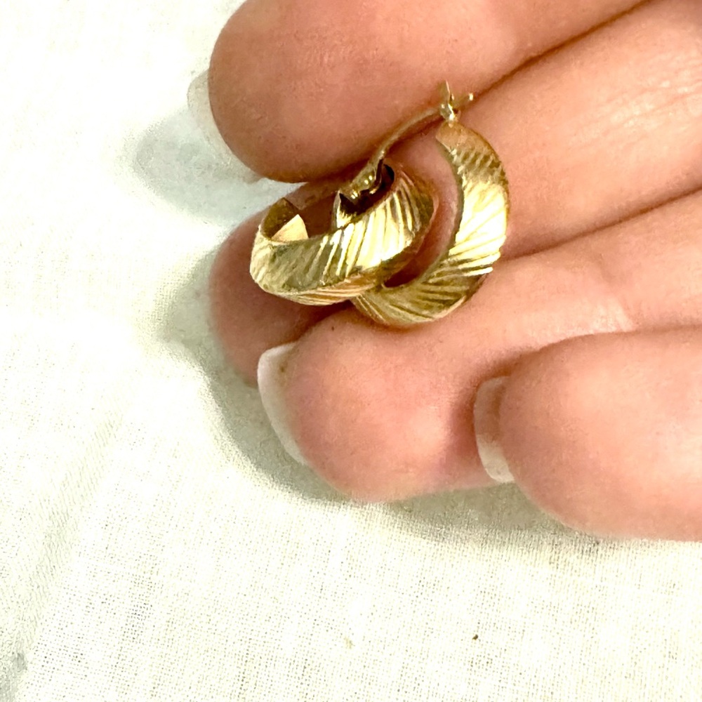 Golden Lightweight hoop earrings